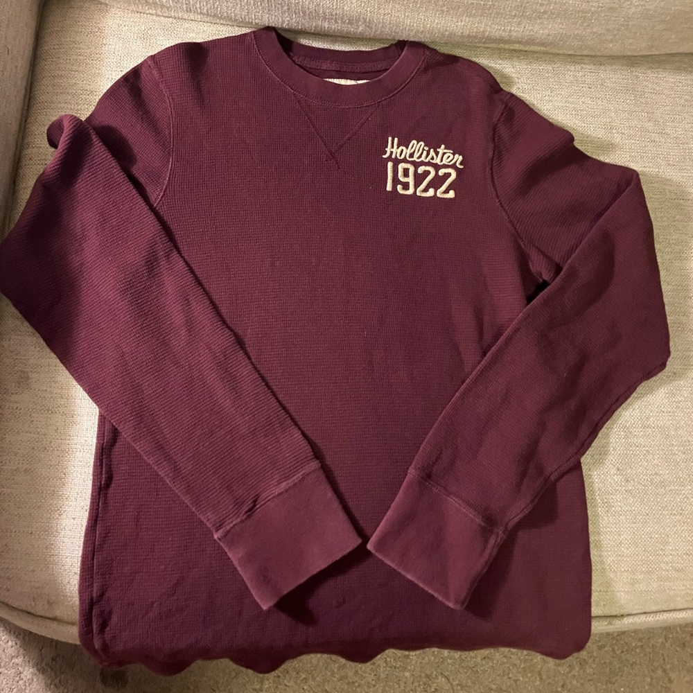 Hollister men’s maroon long sleeve shirt